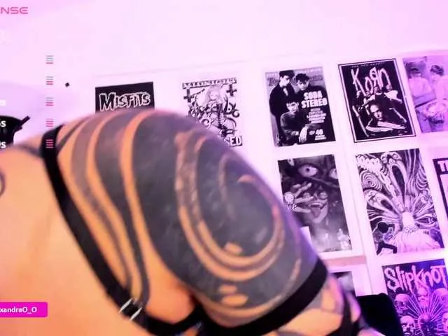 Live sex webcam photo for Lexyjoyce #291897077