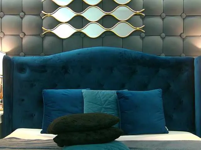 Live sex webcam photo for LeyaCass #290373679