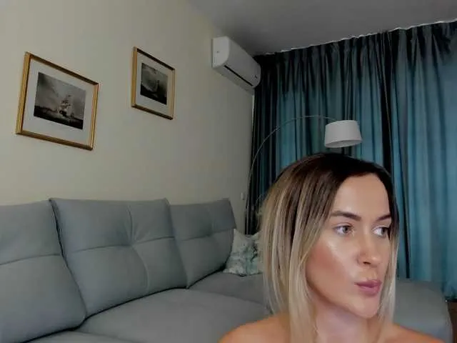 Live sex webcam photo for LeylaRoss #284923269