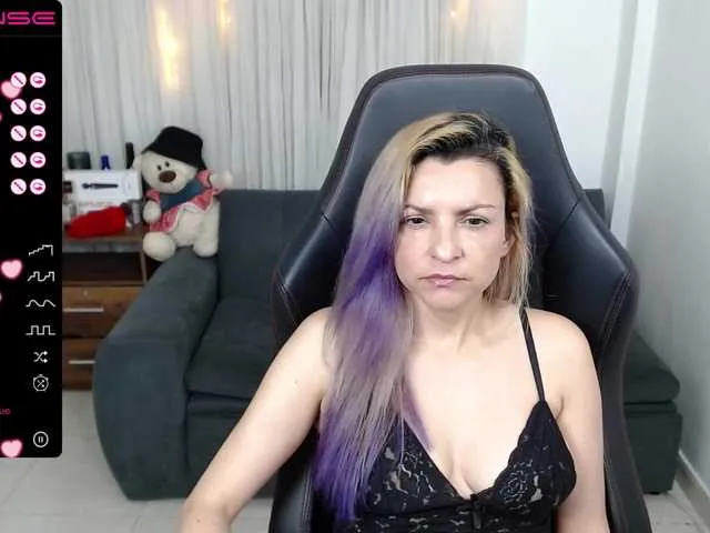 Live sex webcam photo for Lhiz #275433396