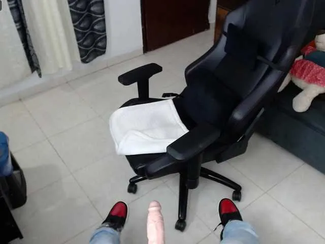 Live sex webcam photo for Lhiz #275533288