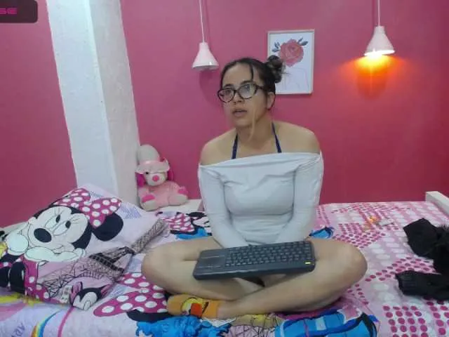 Live sex webcam photo for Lia-69- #273458463