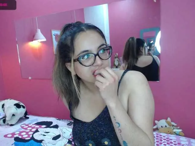 Live sex webcam photo for Lia-69- #273470496