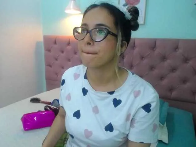 Live sex webcam photo for Lia-69- #273884452