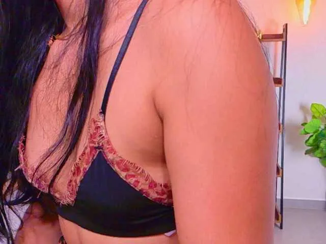 Live sex webcam photo for Lia-Mar #294008709