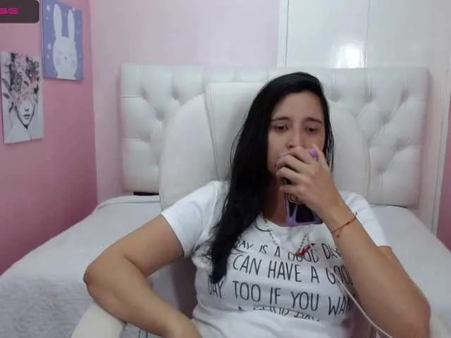 Live sex webcam photo for LiaCamsLatina #273533255