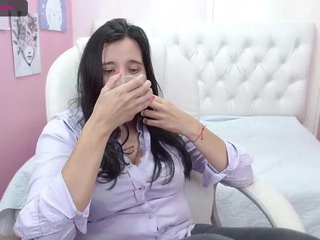 Live sex webcam photo for LiaCamsLatina #273641622