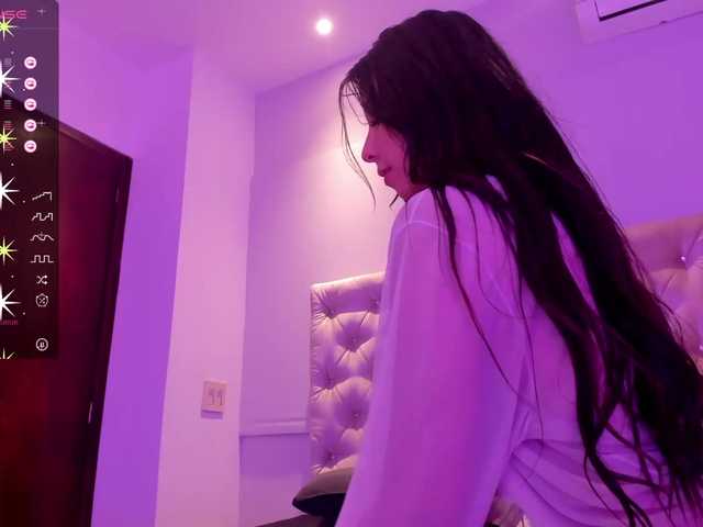 Live sex webcam photo for LiaCromwell #288053035