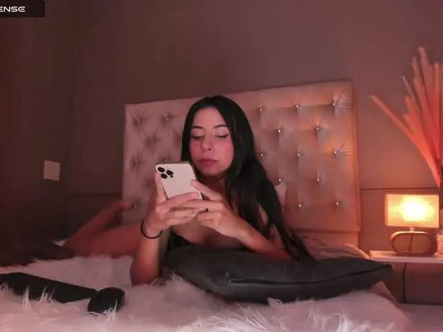 Live sex webcam photo for LiaCromwell #288053048