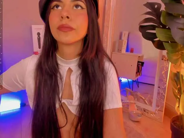 Live sex webcam photo for LiaCromwell #288053097