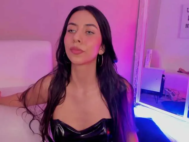 Live sex webcam photo for LiaCromwell #288053102