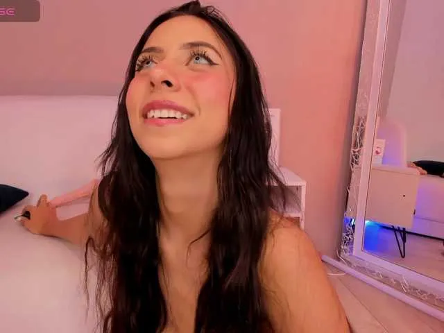 Live sex webcam photo for LiaCromwell #288053111