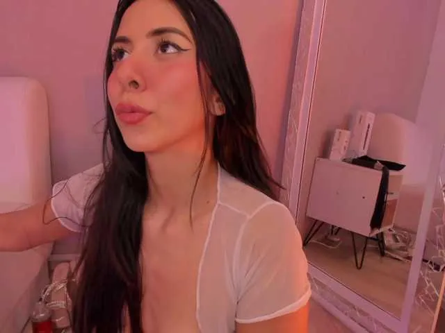 Live sex webcam photo for LiaCromwell #288053122