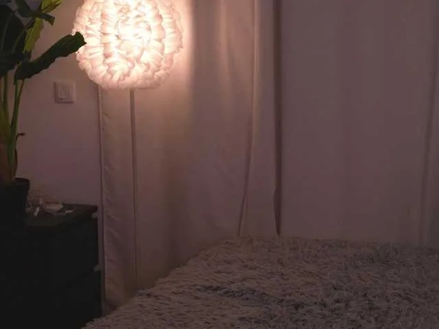 Live sex webcam photo for LiaGotti #291053560