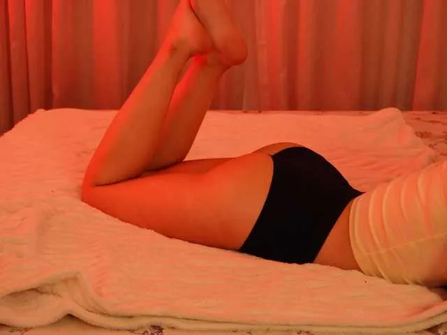 Live sex webcam photo for LiaGotti #293593680