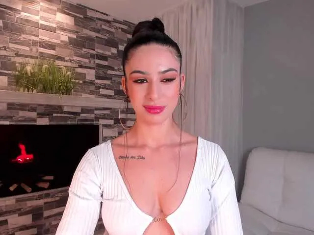 Live sex webcam photo for LiaPearce #288041778