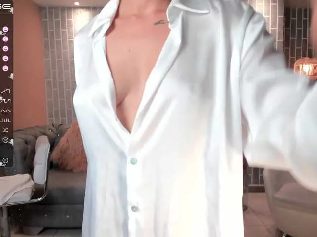 Live sex webcam photo for LiaPearce #288041780