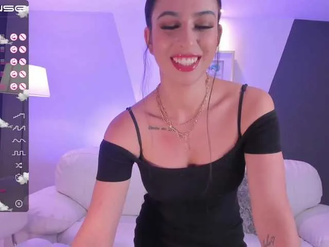 Live sex webcam photo for LiaPearce #288041785