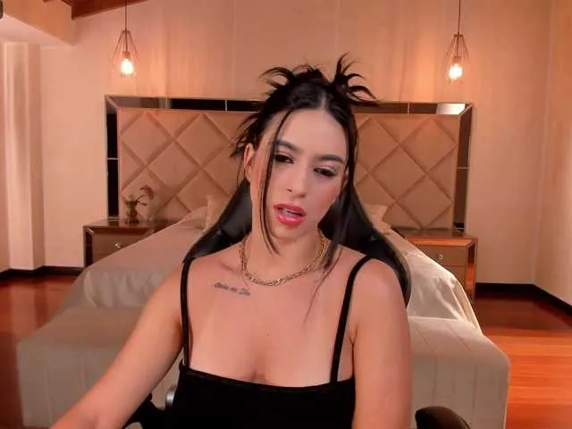 Live sex webcam photo for LiaPearce #288041798