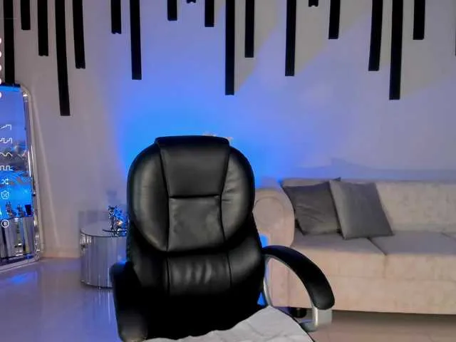 Live sex webcam photo for LiaPearce #288041851