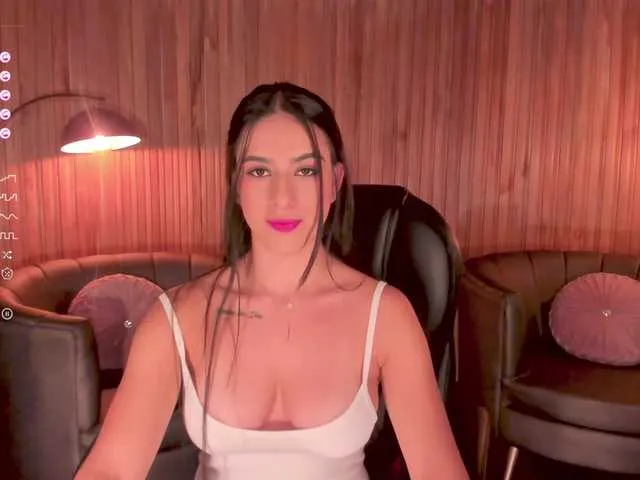 Live sex webcam photo for LiaPearce #288041859