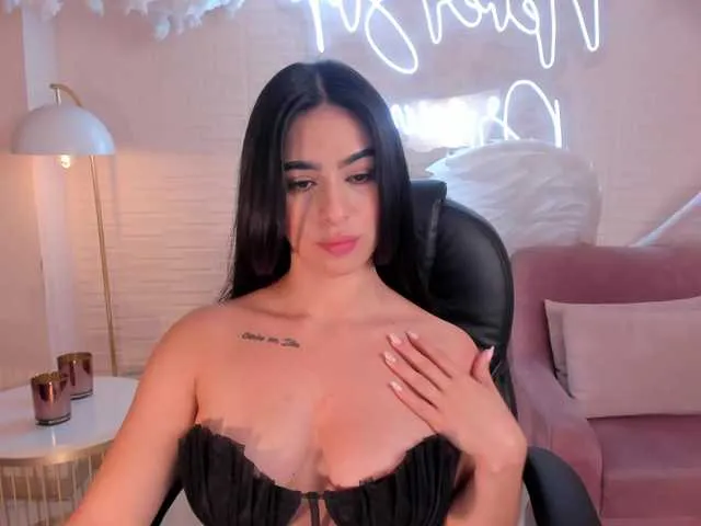 Live sex webcam photo for LiaPearce #288041962