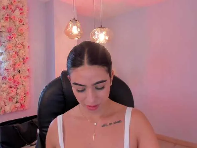 Live sex webcam photo for LiaPearce #288041964
