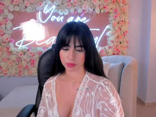 Live sex webcam photo for LiaPearce #288041983