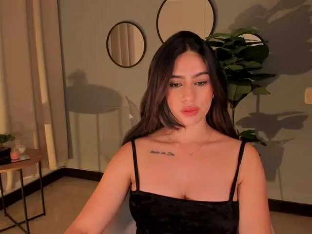 Live sex webcam photo for LiaPearce #291087414