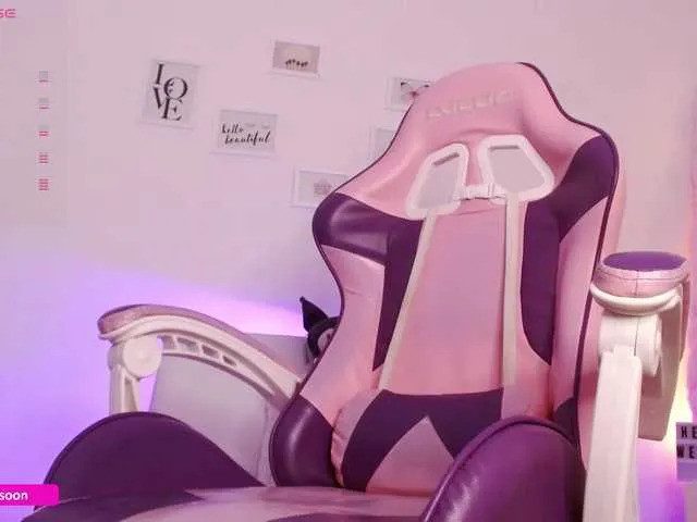 Live sex webcam photo for LiaTomson #290713775