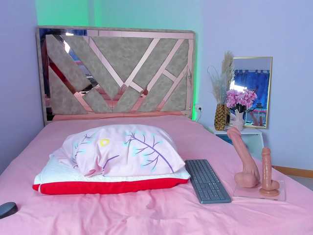 Live sex webcam photo for LiaaGenner #277365807