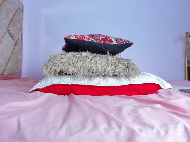 Live sex webcam photo for LiaaGenner #277945916