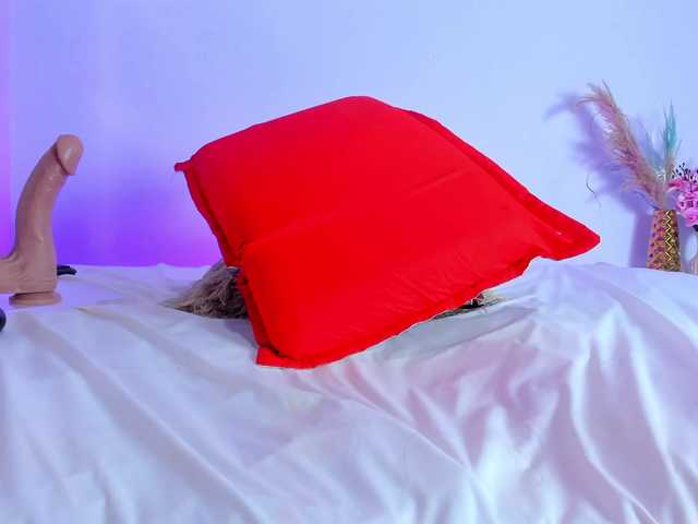 Live sex webcam photo for LiaaGenner #278116712