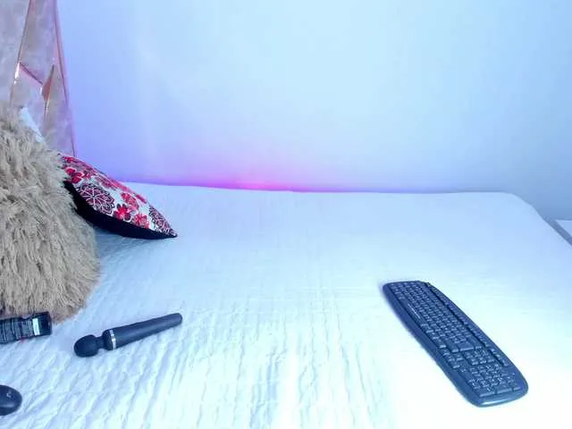 Live sex webcam photo for LiaaGenner #278228932