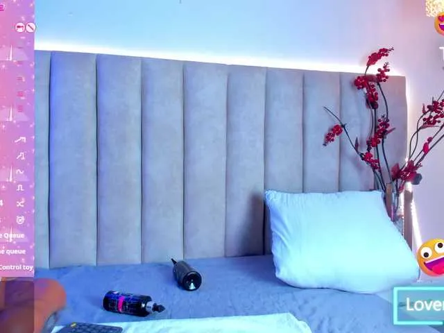 Live sex webcam photo for LiaaGenner #290809549