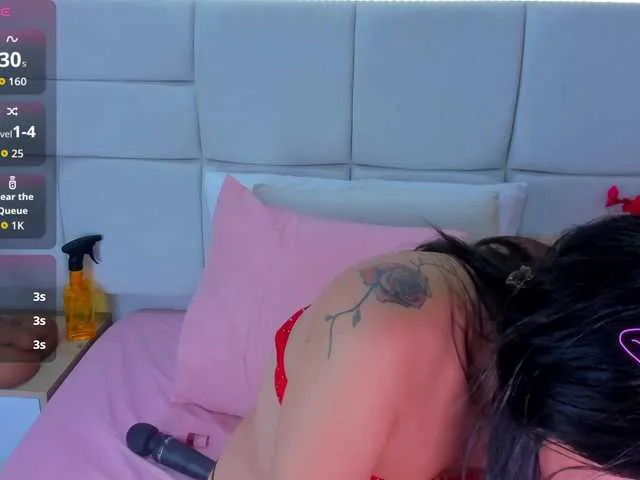 Live sex webcam photo for LiaaGenner #293808747