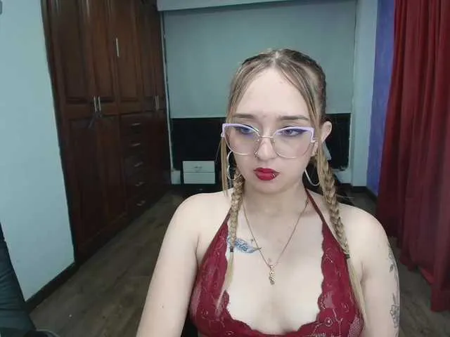 Live sex webcam photo for LiaaRoberts #290146881