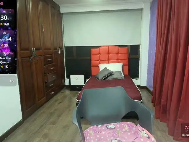 Live sex webcam photo for LiaaRoberts #290182154