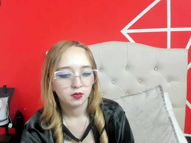 Live sex webcam photo for LiaaRoberts #290274604