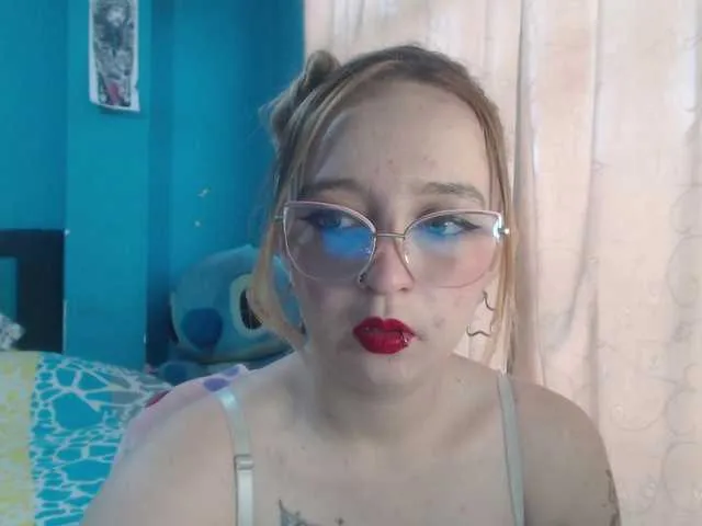 Live sex webcam photo for LiaaRoberts #290374452