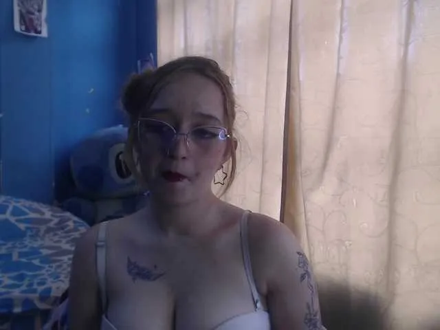 Live sex webcam photo for LiaaRoberts #290376163