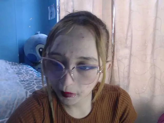 Live sex webcam photo for LiaaRoberts #290400240