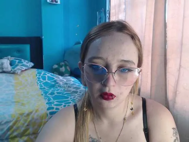 Live sex webcam photo for LiaaRoberts #290407246
