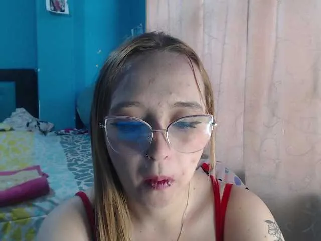 Live sex webcam photo for LiaaRoberts #290438587