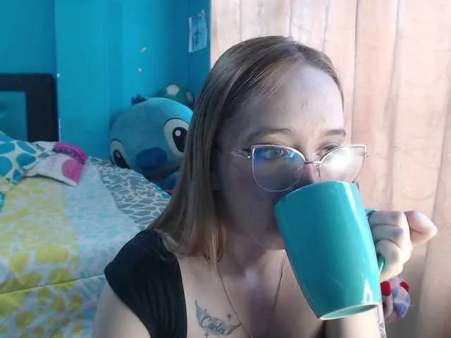 Live sex webcam photo for LiaaRoberts #290445929