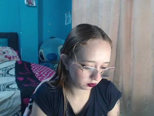 Live sex webcam photo for LiaaRoberts #290472532