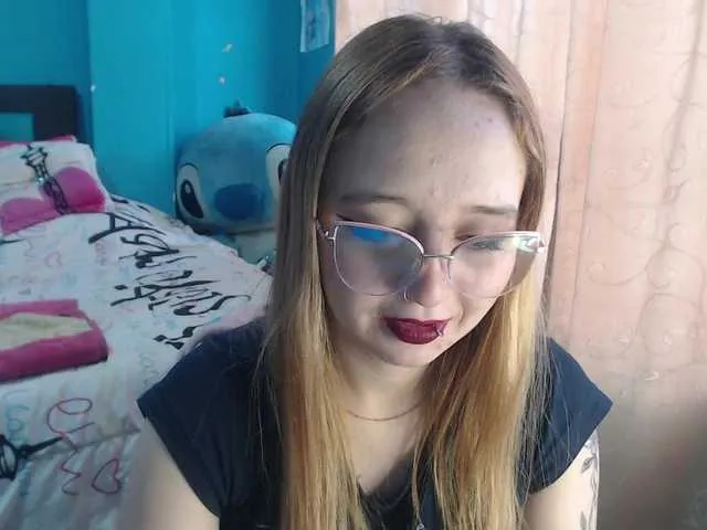 Live sex webcam photo for LiaaRoberts #290487172