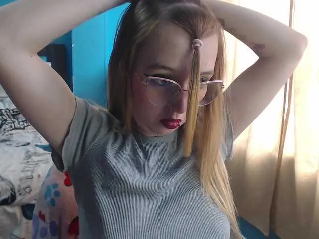 Live sex webcam photo for LiaaRoberts #290514391