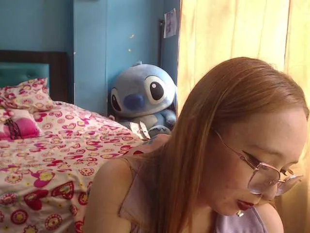 Live sex webcam photo for LiaaRoberts #290535820