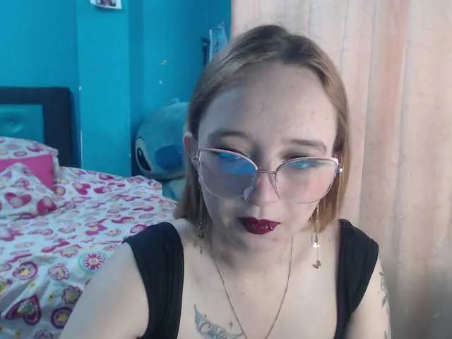 Live sex webcam photo for LiaaRoberts #290541634